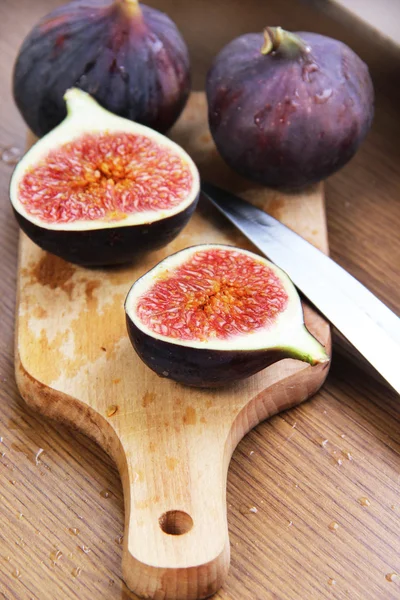 Beautiful ripe fresh pulpy figs on the table — Stock Photo, Image