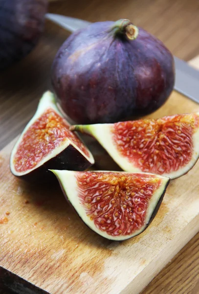 Beautiful ripe fresh pulpy figs on the table — Stock Photo, Image