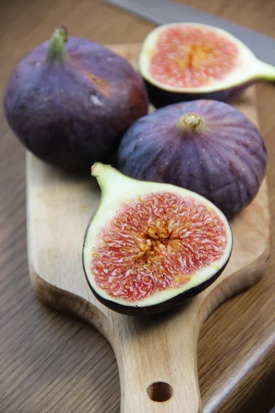 Beautiful ripe fresh pulpy figs on the table — Stock Photo, Image