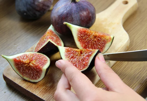 Beautiful ripe fresh pulpy figs on the table — Stock Photo, Image