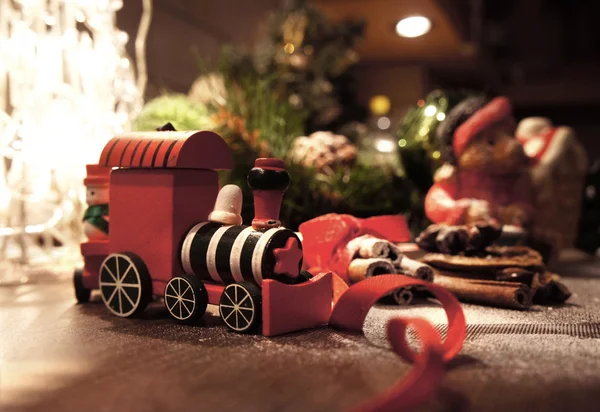 Bela grinalda de Natal com velas — Fotografia de Stock