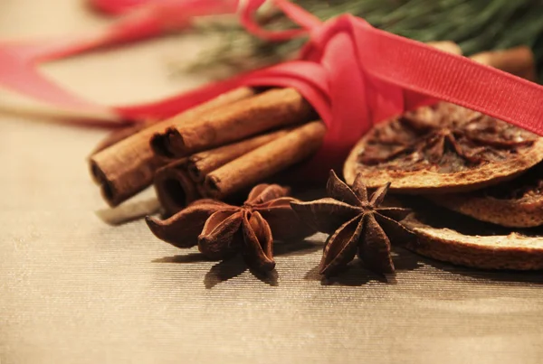 Bela grinalda de Natal com velas — Fotografia de Stock