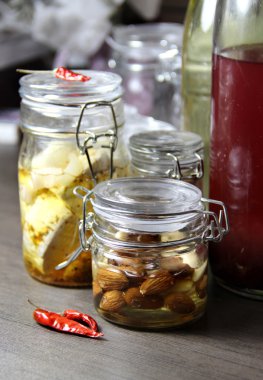 Ev yapımı lezzetli konserve karışımı 
