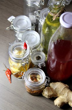 Ev yapımı lezzetli konserve karışımı 