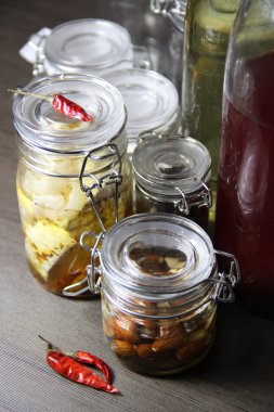 Ev yapımı lezzetli konserve karışımı 