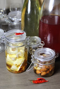 Ev yapımı lezzetli konserve karışımı 