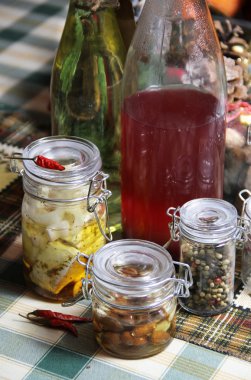 Ev yapımı lezzetli konserve karışımı 