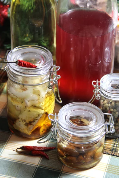 Ev yapımı lezzetli konserve karışımı 