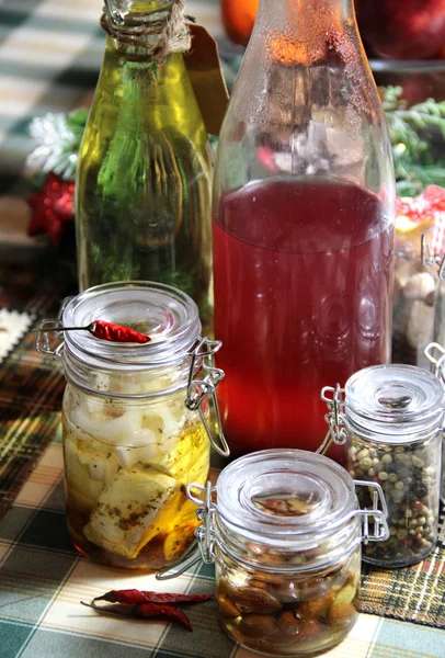 Ev yapımı lezzetli konserve karışımı 