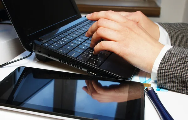 Office table with laptop and female hands — Stock Photo, Image