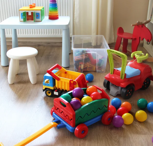 Интерьер детской комнаты с игрушками — стоковое фото