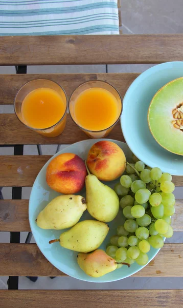 Fruits sur la table — Photo