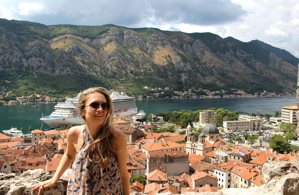 Kotor 'un güzel manzarası, mono gro — Stok fotoğraf