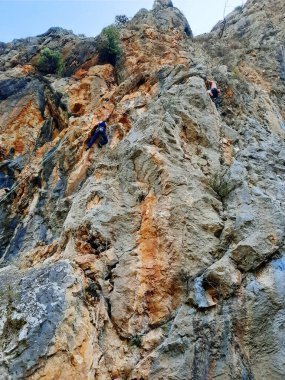 Antalya, Türkiye, 10 / 06 / 2020, dağcı dağları. Antalya ilinin dörtte üçü dağlarla çevrili. Dağlar kıyıdan yükselir ve yamaçlarından Akdeniz manzarası sunar..