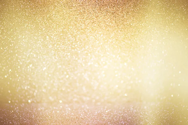Αφηρημένη defocused φώτα, αφρώδη διακοπές bokeh φόντο με χρυσούς τόνους, κομψό χριστουγεννιάτικο φόντο — Φωτογραφία Αρχείου