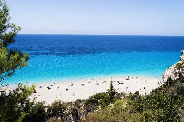 Praia de Milos perto da aldeia de Agios Nikitas em Lefkada, Grécia — Fotografia de Stock