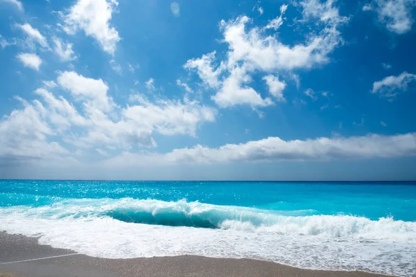 Τροπική Παραλία Άμμου Και Μπλε Του Ουρανού Ζεστή Μέρα Του — Φωτογραφία Αρχείου