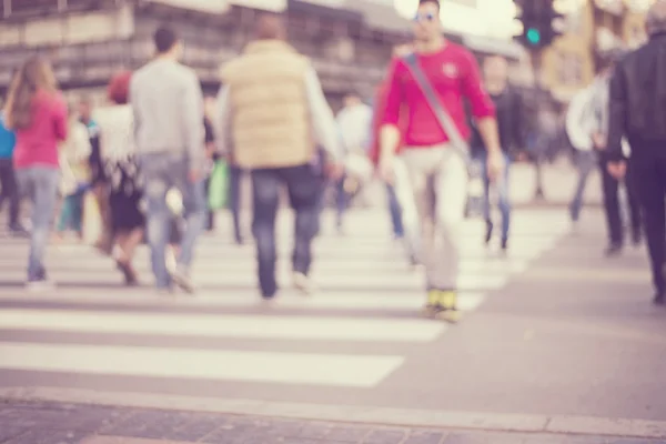 Peatonal en cebra en movimiento borroso — Foto de Stock