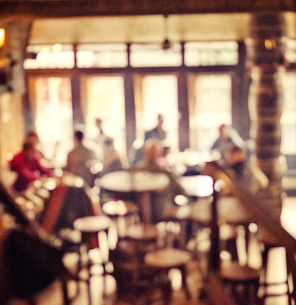 Mensen in Coffee shop wazig achtergrond met bokeh lichten, vintage filter voor oude effect, onscherpe achtergrond — Stockfoto