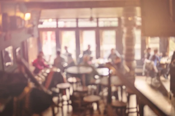 İnsanlar kafede bokeh ışıklı arka plan vintage filtre için eski etkisi, arka plan bulanık bulanıklık