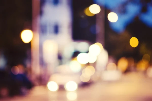 밤에운 전을 하며 차를 몰고 가는 보케 불빛의 아름다운 배경 — 스톡 사진
