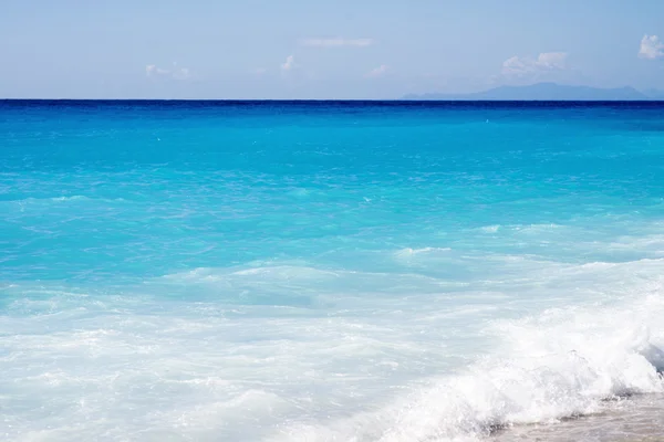 莱夫卡达岛在爱奥尼亚海，希腊 Kathisma 海滩. — 图库照片