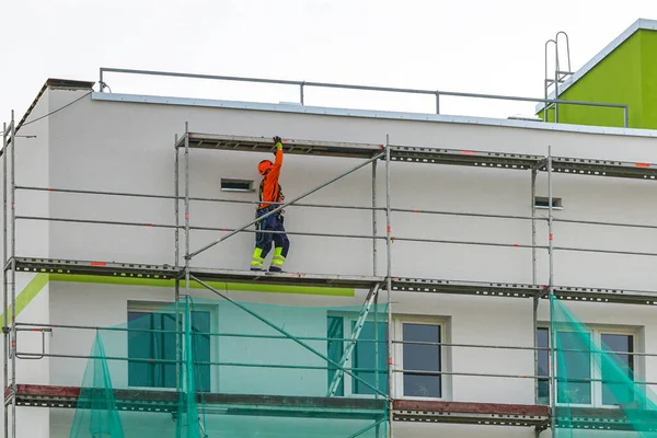 demolition of scaffolding after insulation and renovation of the apartment house facade