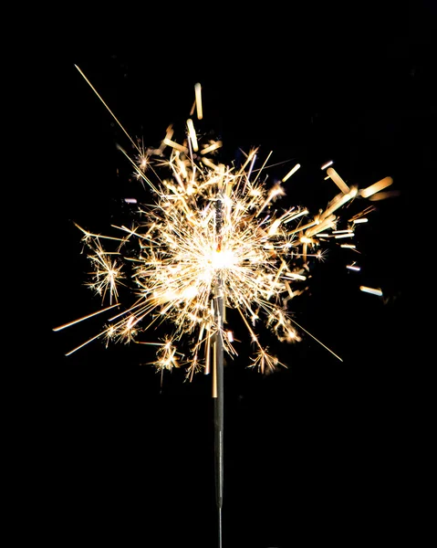 Brilhante sparkler iluminado — Fotografia de Stock