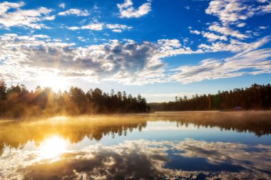 Payson, Arizona gündoğumu bitti Misty Gölü