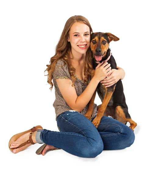Gelukkig meisje en de hond — Stockfoto