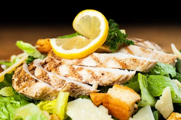 Salada de frango Caesar — Fotografia de Stock