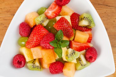 Tabak taze meyve salatası