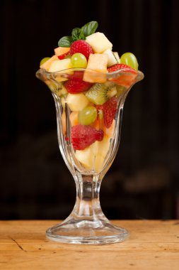 sağlıklı taze meyve salatası