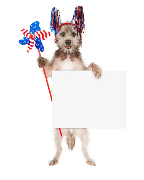 Amerykański celebracja pies przytrzymanie puste pusty znak — Zdjęcie stockowe