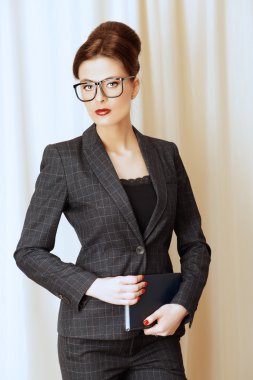 seriuos iş kadını