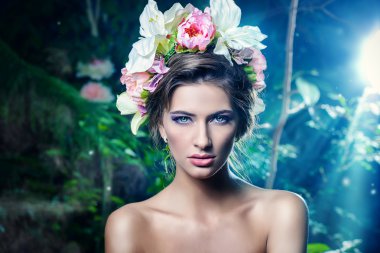 çiçeklenme zamanı. Güzellik, kozmetik. Kalıcı makyaj.