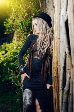 çingene kızı. Boho, hippi.