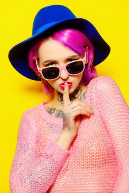 canlı yaşam tarzı. Optik tarzı. Dövme.