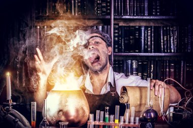 çılgın bilim adamı. Simyacı. Cadılar Bayramı.