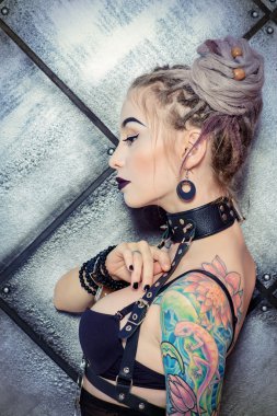 Gotik iç giyim, seksi iç çamaşırı çekici genç bir kadın