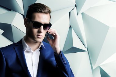 Güvenlik. Erkek güzelliği,