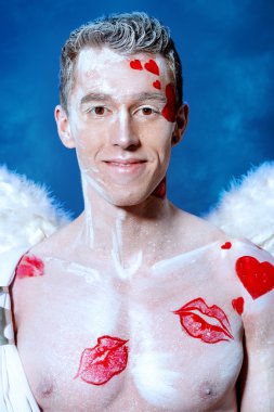 öpücüklere kaplı