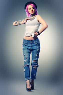 kot pantolon ve dövme