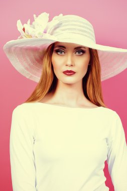 Yaz stili. Ateş moda.