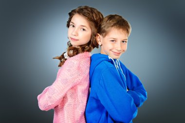 gülümseyen arkadaşlar. Stüdyo vurdu. 