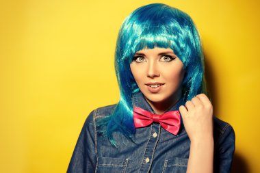 sarı stil. Anime tarzında. 