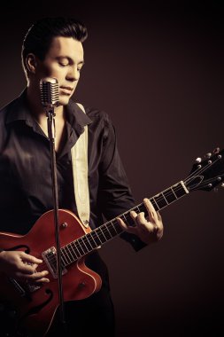 gitar şarkıcı. Nostalji.