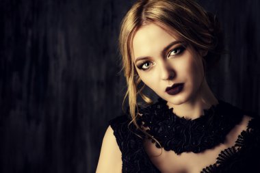 kestane rengi ruj. Kozmetik