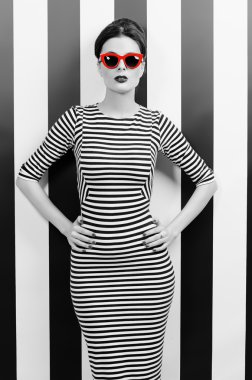 Kırmızı pin-up gözlük