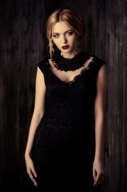 melankoli. Kozmetik, kestane rengi ruj.